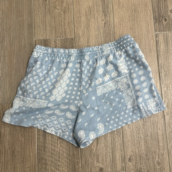 super cute XL blue paisley/bandana print athletic/leisure shorts - Picture 3 of 3